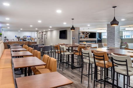 Free daily full breakfast. Comfort Inn JFK Airport