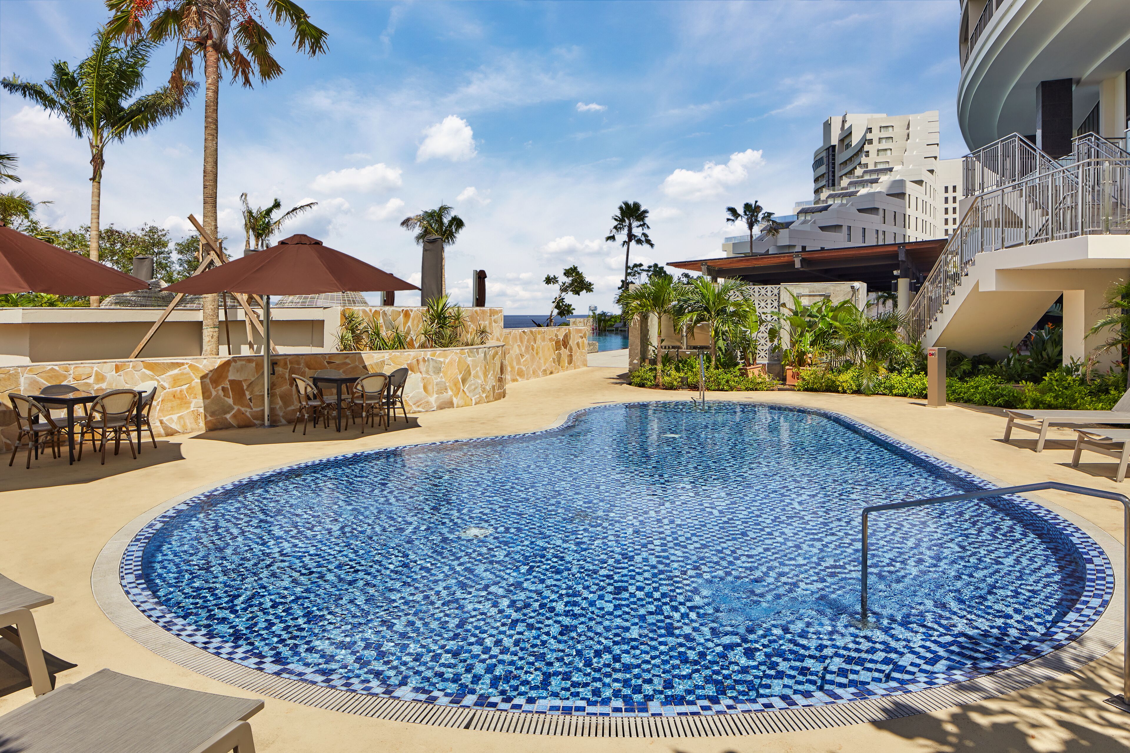 야외 수영장, 수영장 파라솔