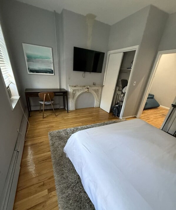 2 bedrooms, desk, iron/ironing board, travel cot