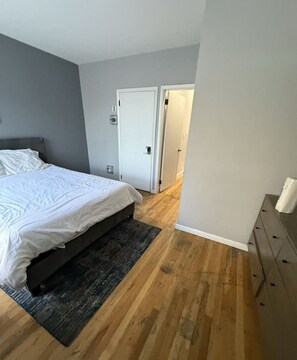 2 bedrooms, desk, iron/ironing board, travel cot