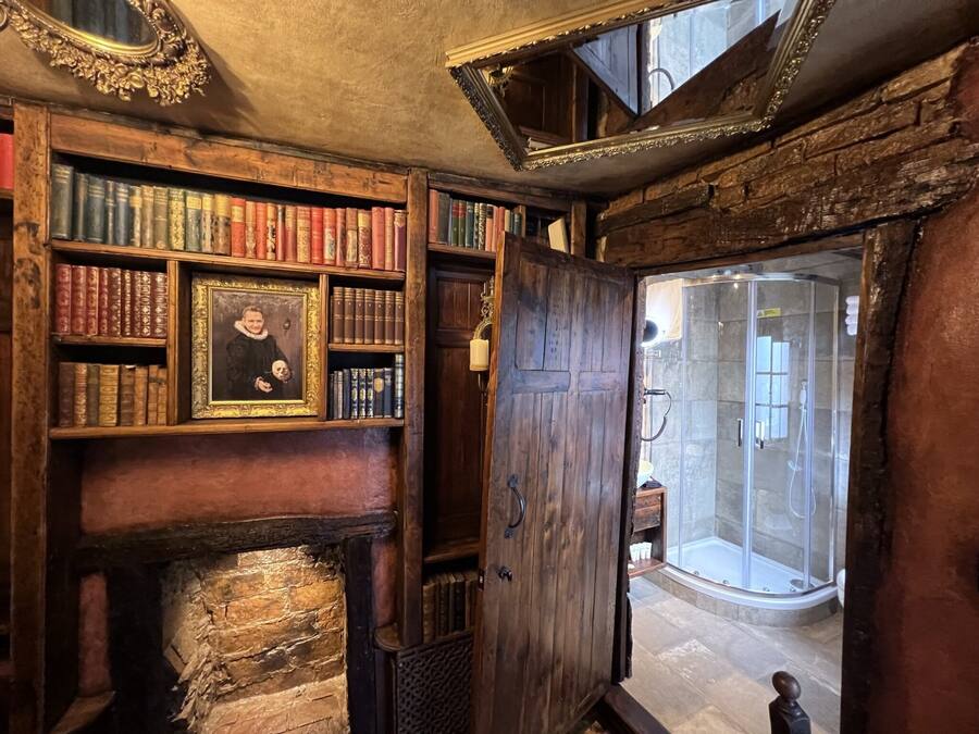 Standard Quadruple Room, Ensuite (Libraryum) | Bathroom