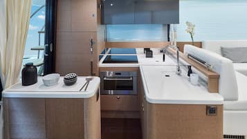 Kühlschrank, Mikrowelle, Toaster, Eiswürfelbereiter