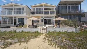 Exterior - BRAND NEW LOWER UNIT ON BEACH W/ PATIO & FIREPIT (Newport Beach)