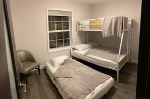 5 bedrooms, free WiFi, bed sheets, wheelchair access