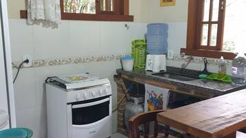 Kühlschrank, Ofen, Herdplatte, Wasserkocher