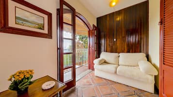 Standard Room | Living area