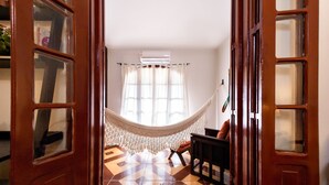 A room with a hammock, a chair, and a patterned floor. - Inn House Santa Teresa (Rio de Janeiro)