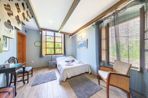 5 slaapkamers, een strijkplank/strijkijzer, wifi, beddengoed