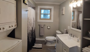 Combined shower/tub, towels, soap, toilet paper