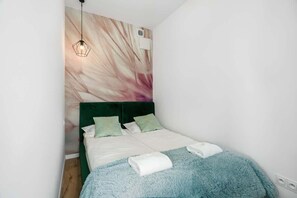 1 habitación, tabla de planchar con plancha, wifi y ropa de cama