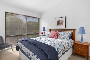 3 bedrooms, iron/ironing board, WiFi