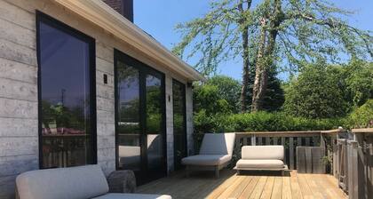 Modern home in Ditch Plains, 4-min-walk from the beach