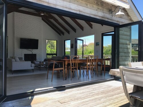 Modern home in Ditch Plains, 4-min-walk from the beach