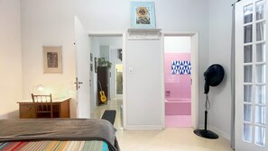 1 habitación, escritorio, tabla de planchar con plancha y wifi gratis