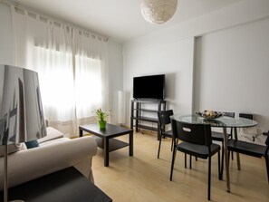 TV - HOMEABOUT LA MERCED APARTMENT 32 (2BR 1BT) (Malaga)