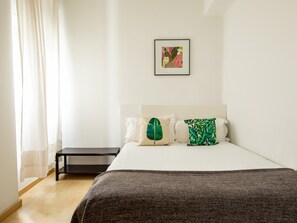 2 bedrooms, internet, bed sheets - HOMEABOUT LA MERCED APARTMENT 32 (2BR 1BT) (Malaga)