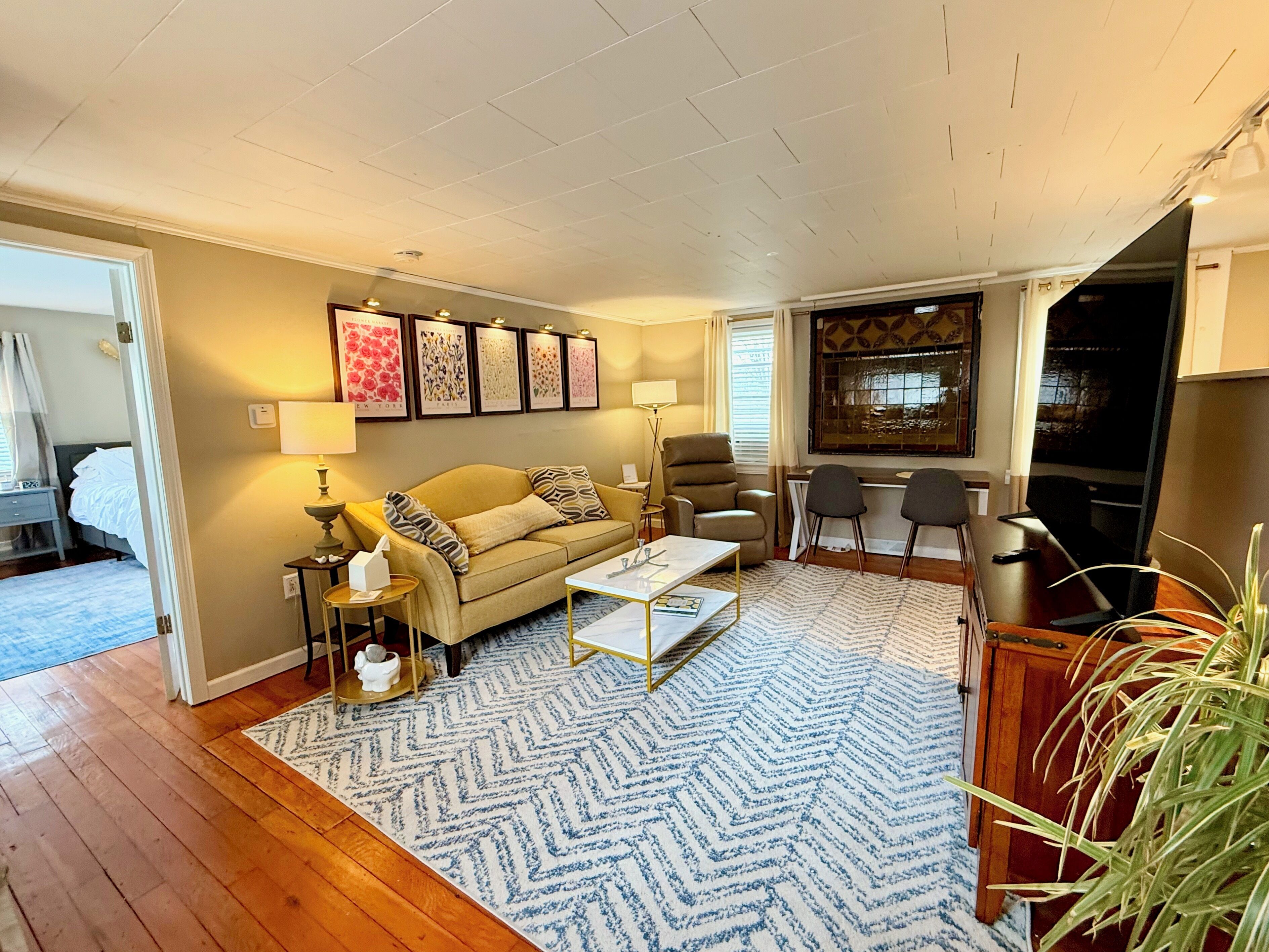 1 Schlafzimmer, Schreibtisch, Bügeleisen/Bügelbrett, Reisekinderbett