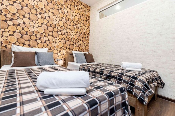 2 Schlafzimmer, Allergikerbettwaren, individuell dekoriert