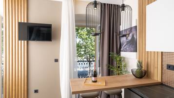 Suite estudio Deluxe | Cocineta privada | Refrigerador, microondas, parrilla de estufa y lavavajillas