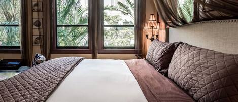 Bureau, fer et planche à repasser, Wi-Fi gratuit, draps fournis