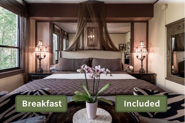 Desk, iron/ironing board, free WiFi, bed sheets - 🌴 Hemingway Garden Palm Beach Island 🌴 FREE Valet Parking 🌴 Breakfast 🌴 Pool (Palm Beach)