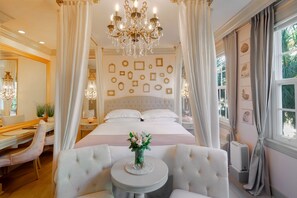 Desk, iron/ironing board, free WiFi, bed sheets - 🌴 Hemingway Garden Palm Beach Island 🌴 Free Parking 🌴 Pool (Palm Beach)