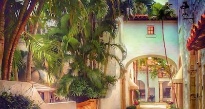 🌴 Hemingway Garden Palm Beach Island 🌴 Free Parking 🌴 Pool