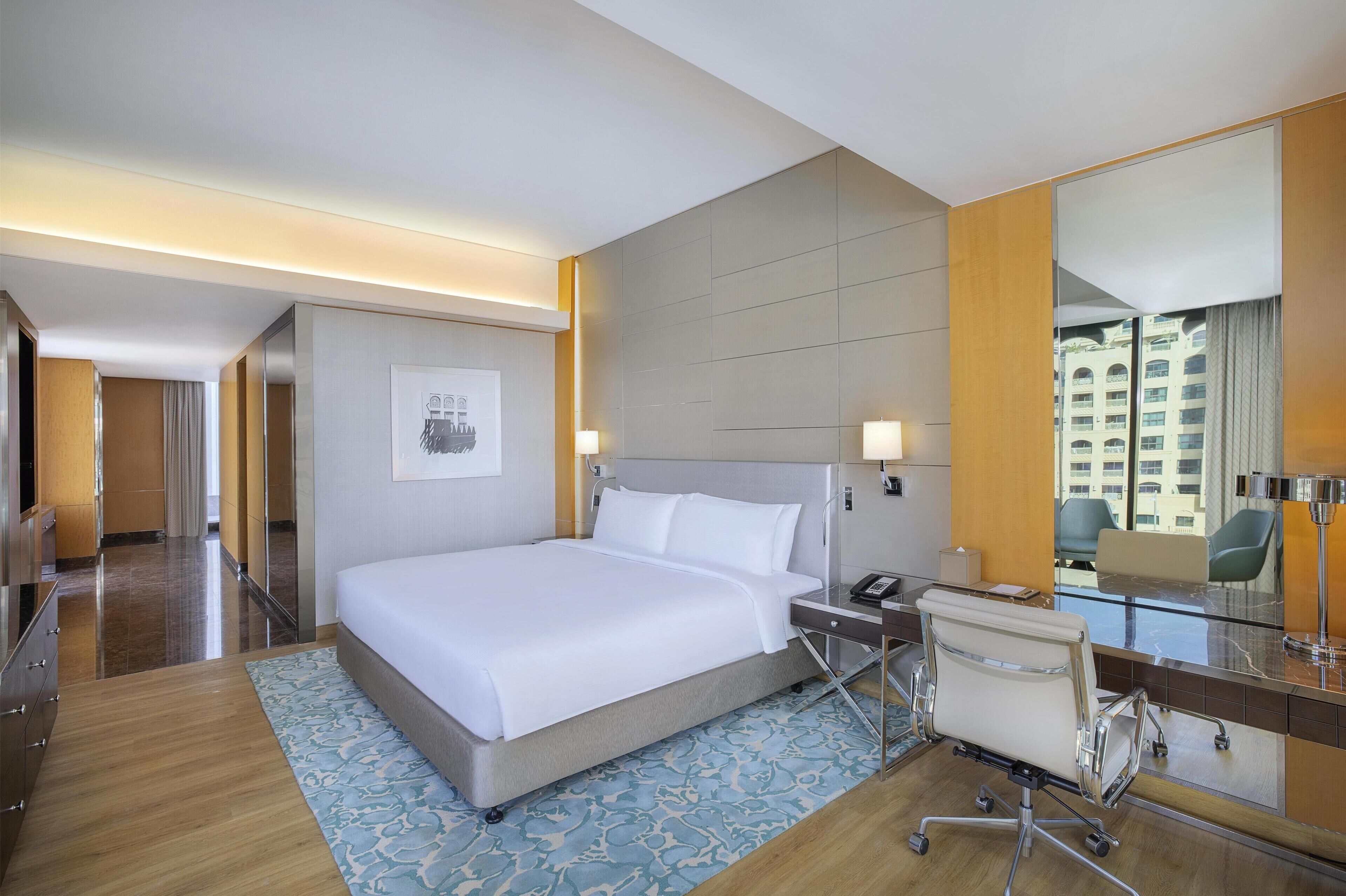 Minibar, coffre-fort, bureau