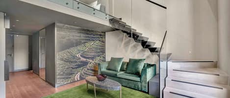 Chambre Familiale, 1 très grand lit et 1 canapé-lit | Coin séjour | TV connectée de 55 pouces avec chaînes par câble, télévision