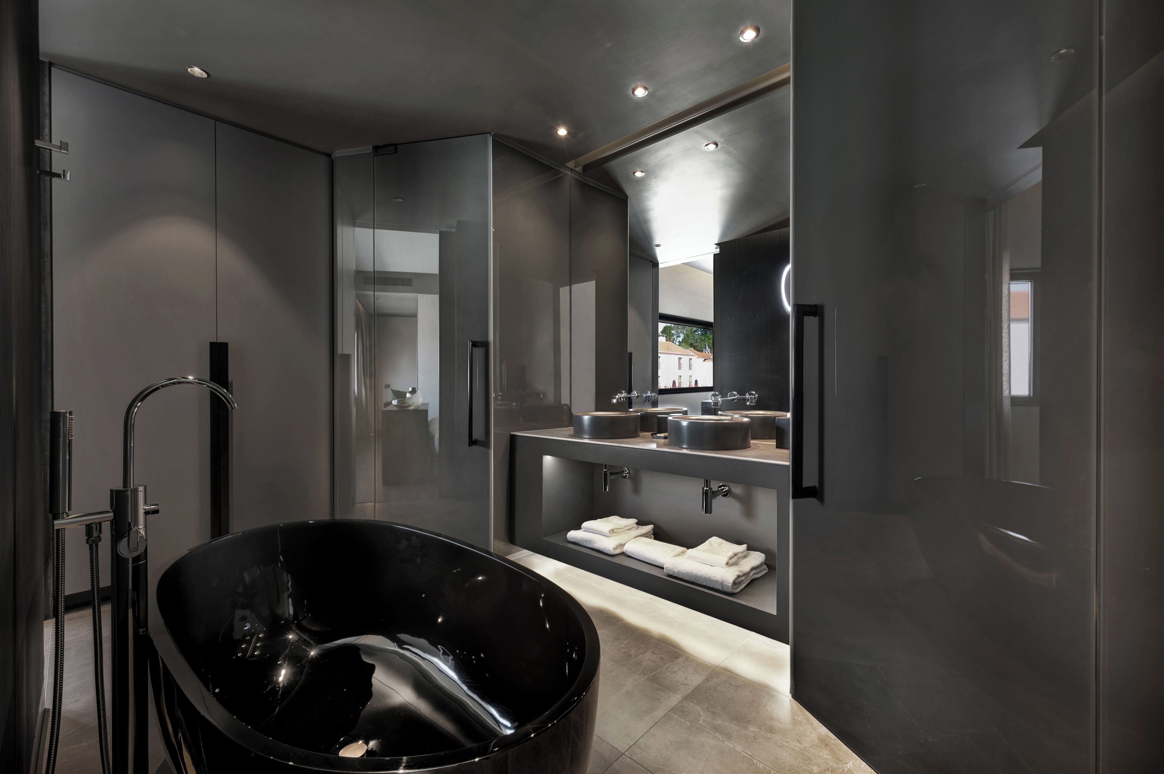 suite, river view | bathroom | free toiletries, hair dryer, bathrobes, bidet