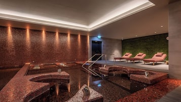 Indoor pool, sun loungers