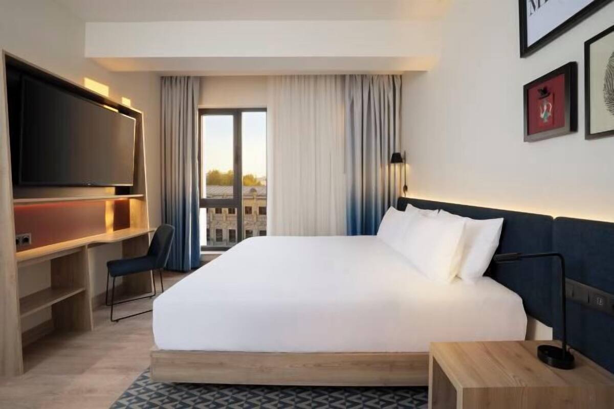 In-room safe, soundproofing, bed sheets
