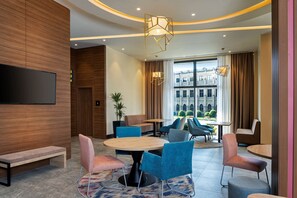 Lobby - Hampton by Hilton Tashkent (Tashkent)