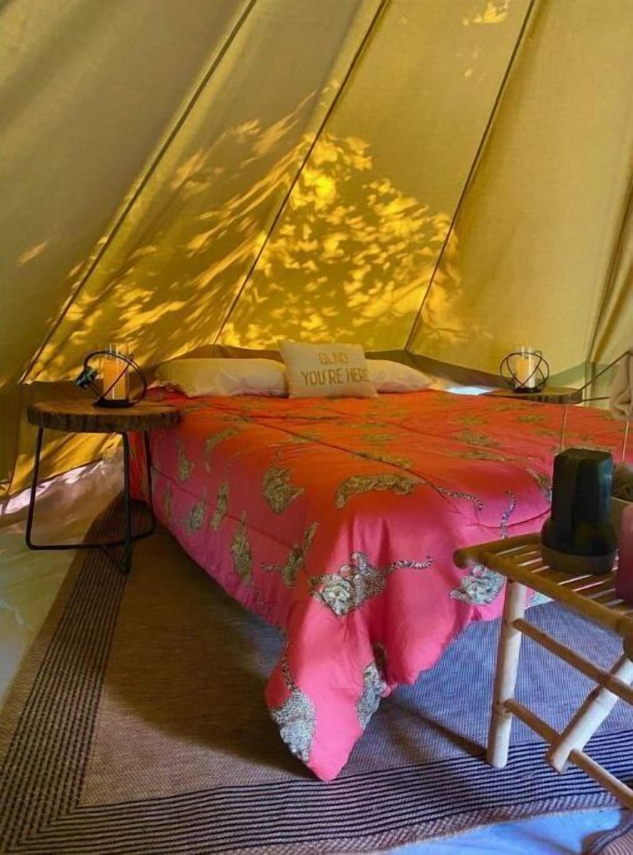 1 bedroom, bed sheets