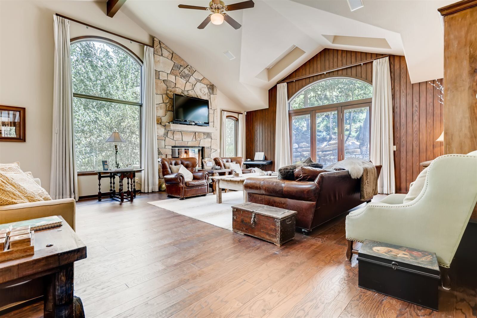 House (2-2122 Vermont Road) | Living room | Flat-screen TV, fireplace, DVD player