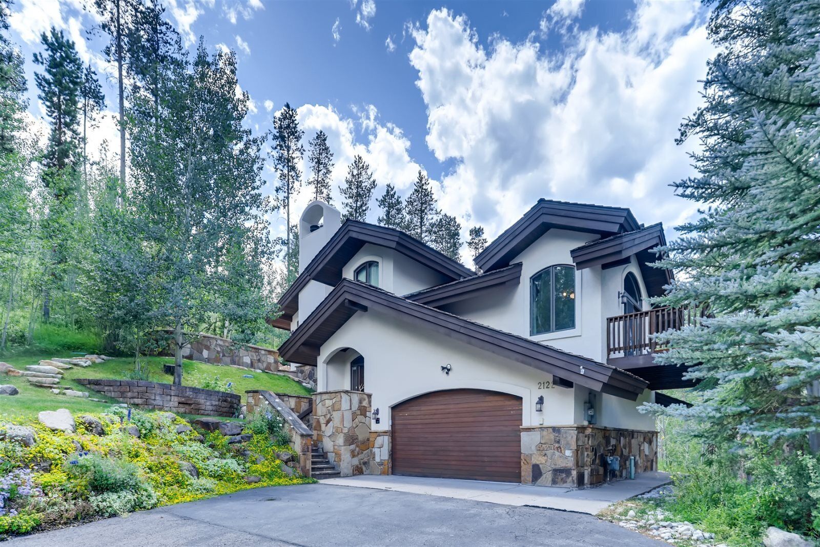 House (2-2122 Vermont Road) | Exterior