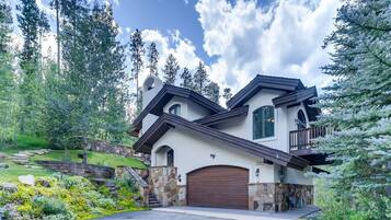 House (2-2122 Vermont Road) | Exterior