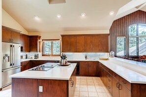 House (2-2122 Vermont Road) | Private kitchen | Fridge, microwave, dishwasher, coffee/tea maker