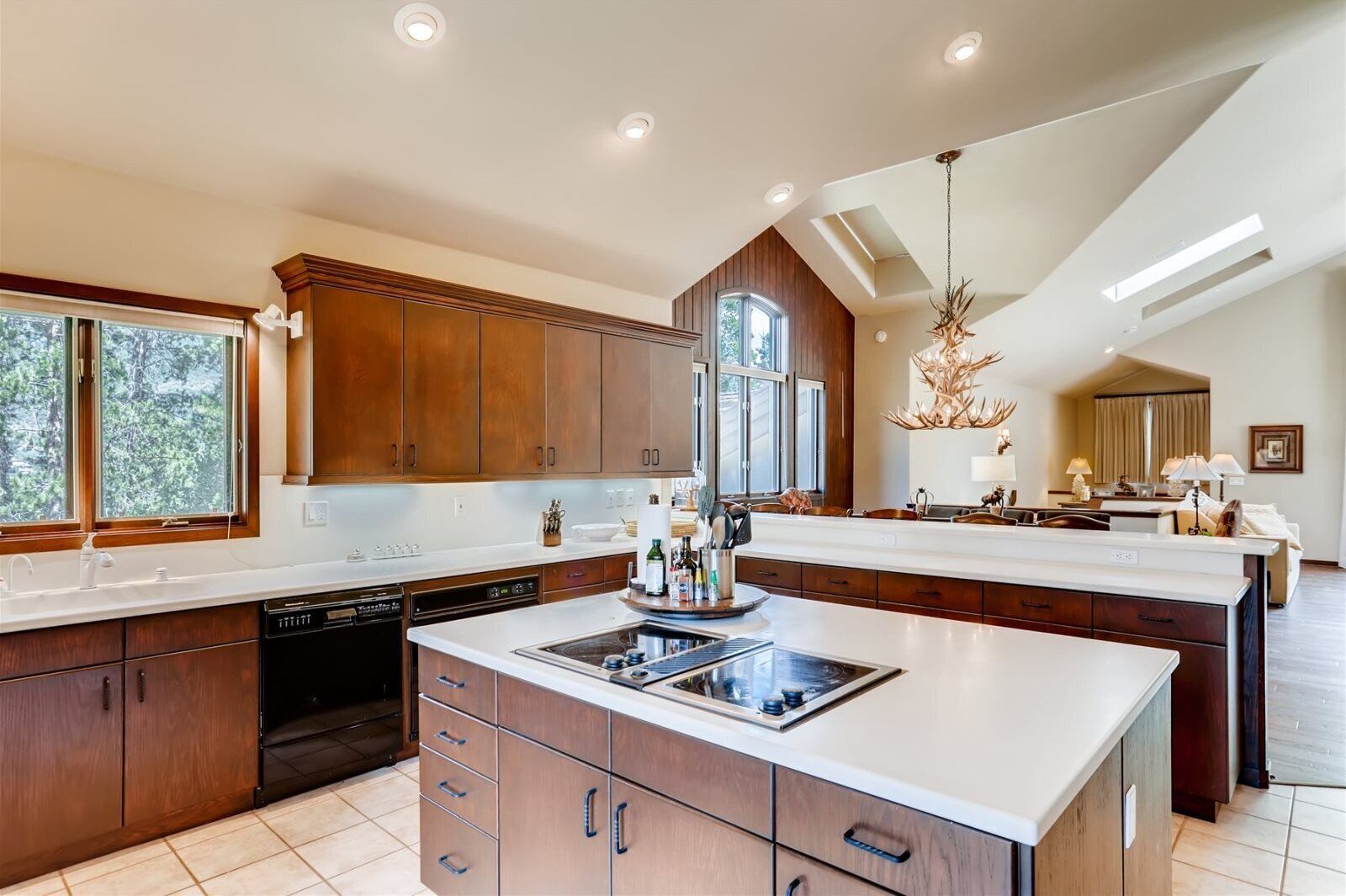 House (2-2122 Vermont Road) | Private kitchen | Fridge, microwave, dishwasher, coffee/tea maker