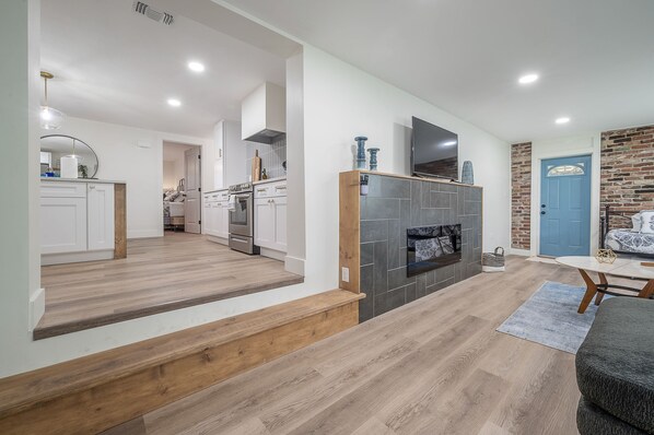 Interior - Contemporary Oaks Heated Pool + HOT TUB! (Tampa)