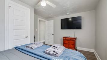 2 bedrooms, iron/ironing board, free WiFi, bed sheets