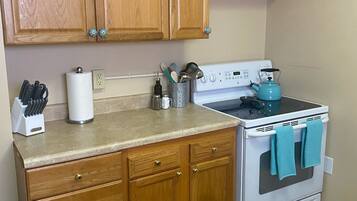 KylskÄp, mikrovÄgsugn, ugn och spishÀll