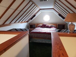 2 bedrooms, internet, bed sheets