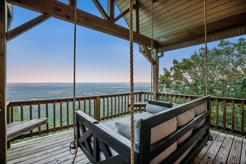Mt Nebo Mountaintop Cabin with Sunrises, Hiking Trails, Wildlife with Epic views