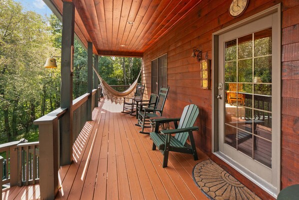 Terrace/patio - Mountain Views, Hot Tub, Fire Pit, Game Room & River Access (Sugar Grove)