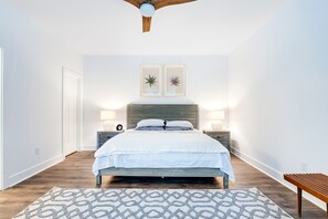 6 bedrooms, iron/ironing board, Internet, bed sheets