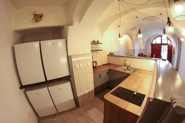 Cookware/dishes/utensils