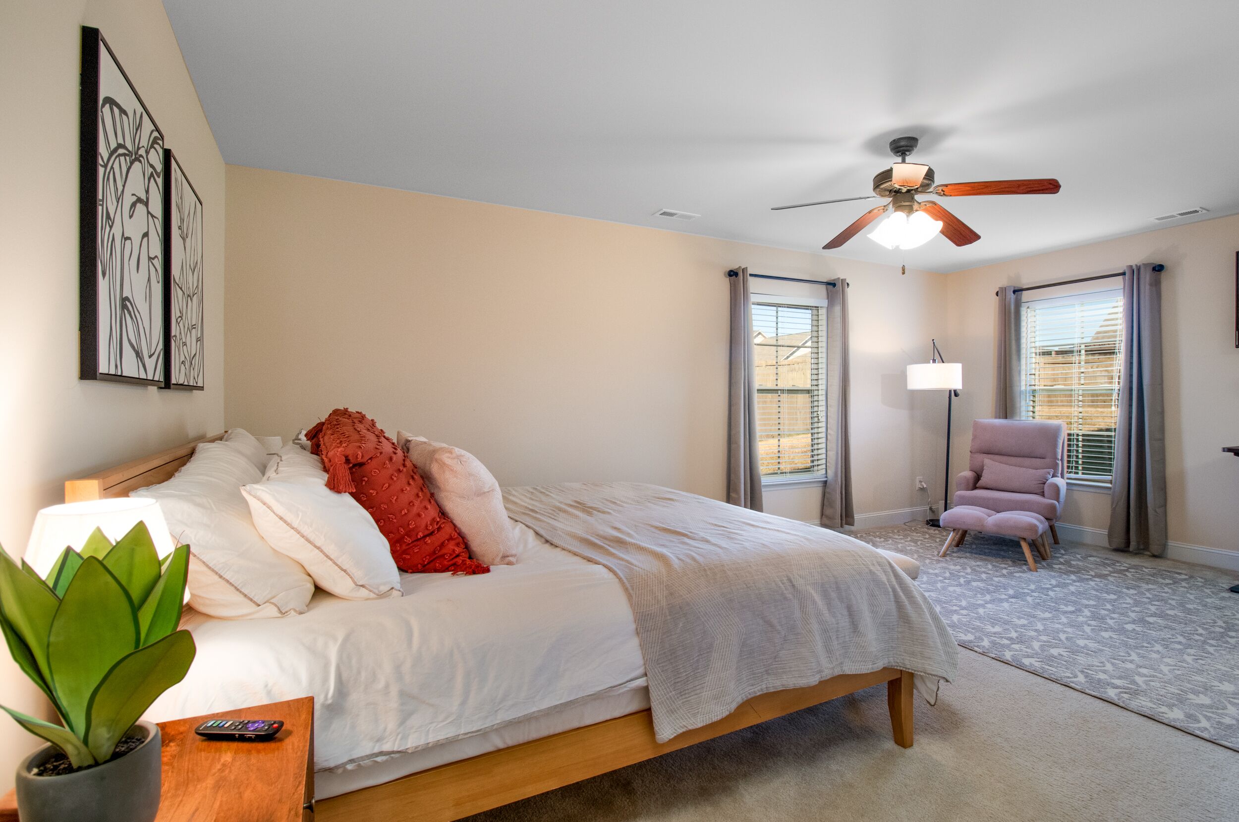 3 bedrooms, in-room safe, desk, iron/ironing board