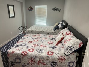 6 bedrooms, desk, iron/ironing board, travel cot