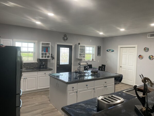 Fridge, microwave, oven, stovetop - Captains Quarter/ canal front, private pool, dock for two boats. (Aransas Pass)